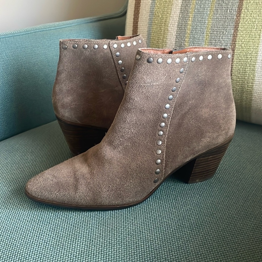 Lucky Brand Tan Studded Ankle Boots Booties 8.5